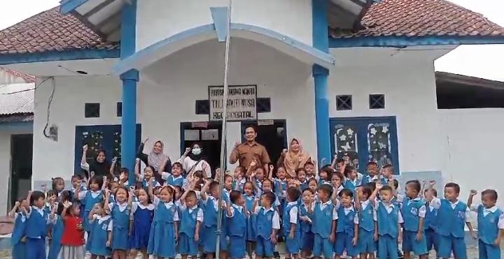 Para Siswa Tk Di Kecamatan Robatal Saat Usai Melakukan Imunisasi Polio.