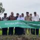 Gubernur Jatim Khofifah Indar Parawansa Saat Bersama Jajaran Pemkab Bangkalan Meninjau Lahan Pengembangan Kedelai.