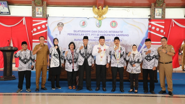 Bupati Sampang Saat Usai Dialog Interaktif Bersama Fph Pgri Sampang.