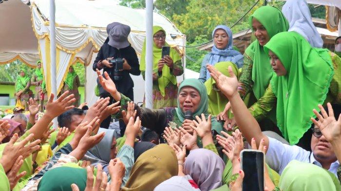 Khofifah Indar Parawansa Saat Menyapa Muslimat Nu Pamekasan. (Dok. Tribun Madura)