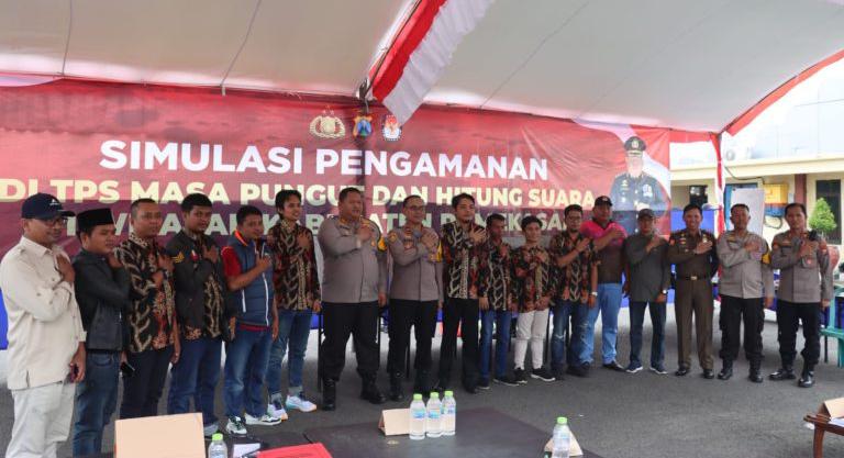 Simulasi Pengamanan Tps Yang Digelar Polres Pamekasan.