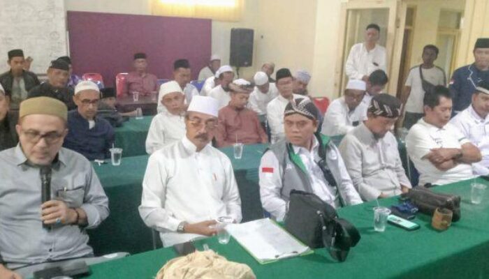 Laporkan Dugaan Kecurangan Pilpres, Tim Hukum Nasional Amin Bersama Puluhan Ulama Datangi Bawaslu Sampang