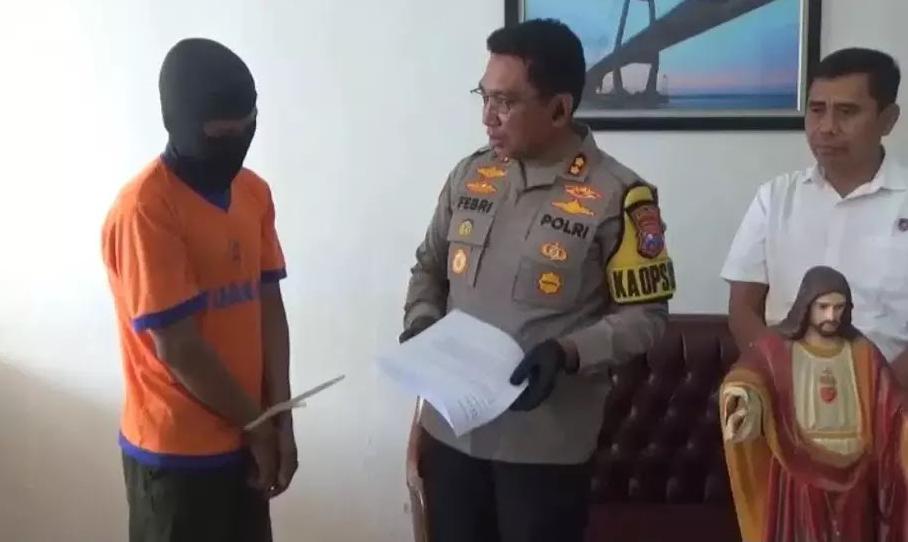 Pelaku Saat Diringkus Poliisi.