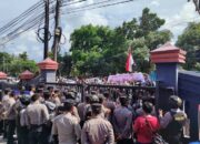 Banyak Tps Langsung Direkap Tanpa Menghitung Surat Suara, Warga Bangkalan Demo Kantor Kpu