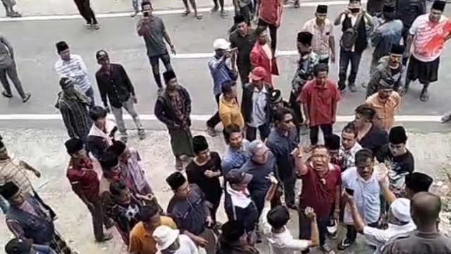 Situasi Di Luar Lokasi Rapat Pleno Rekapitulasi Suara Di Kecamatan Robatal