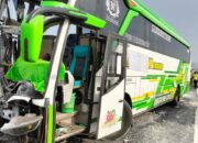 Bus Seruduk Truk Di Jembatan Suramadu, Supir Meninggal Dunia Terjepit