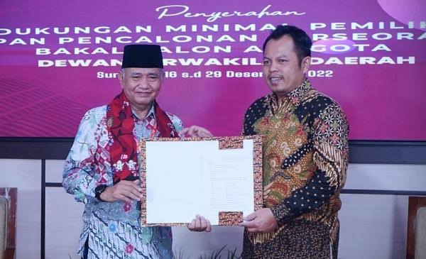 Agus Rahardjo Mantan Ketua Kpk Ri Saat Mendaftar Diri Sebagai Calon Dpd Ri.