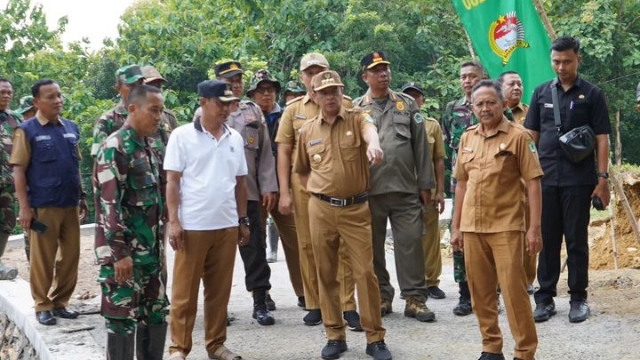 Pj Bupati Bersama Forkopimda Saat Mengecek Hasil Pembangunan Tmmd.