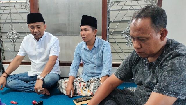 Ketua Dan Sekretaris Dpd Partai Nasdem Bersama Kuasa Hukum.