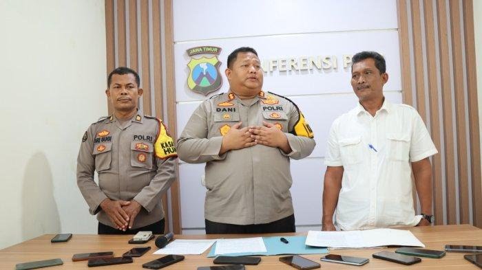 Kapolres Pamekasan, Akbp Jazuli Dani Iriawan (Tengah) Saat Konferensi Pers Perihal Penyelidikan Dugaan Pemukulan Terhadap Saksi Pbb.