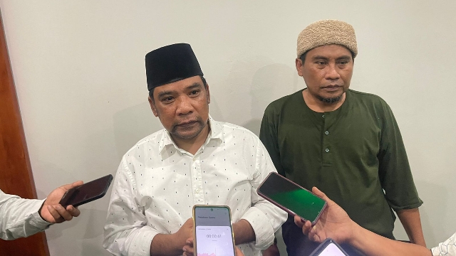 Mahfud Anggota Dprd Jatim Terpilih (Kemeja Putih).