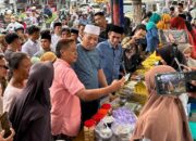 Kembali Borong dan Bagikan Ribuan Takjil, Cara Aba Idi Berbagi Kebahagiaan Dengan Masyarakat Walau Tak Menjabat