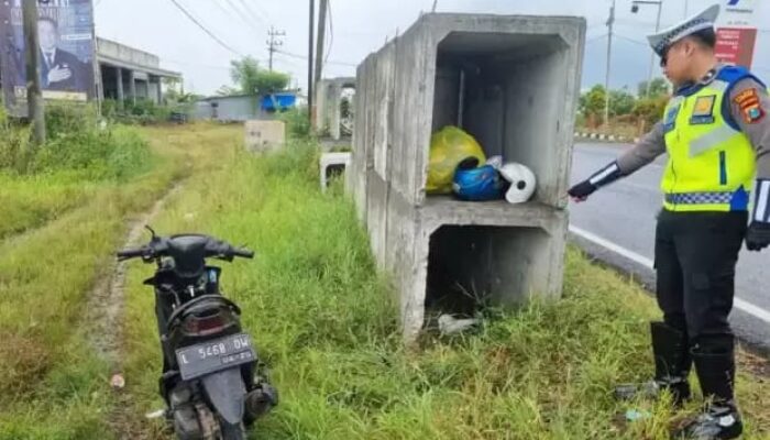 Satu Keluarga Asal Surabaya Mengalami Kecelakaan Tunggal Di Sampang, Ayah Dan Anak Tewas