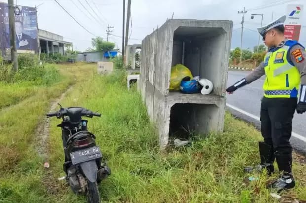 Lokasi Kecelakaan Tunggal Di Jalan Raya Nyiburan Jrengik Sampang.