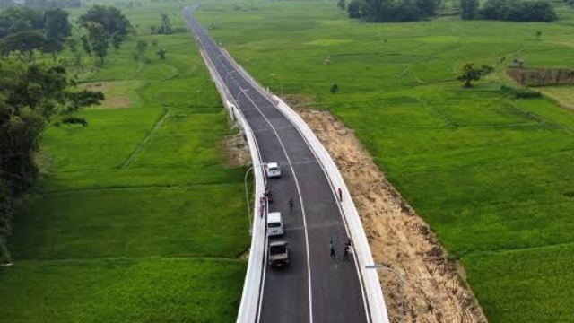 Jalan Lingkar Selatan Atau Halim Perdana Kusuma Sampang.