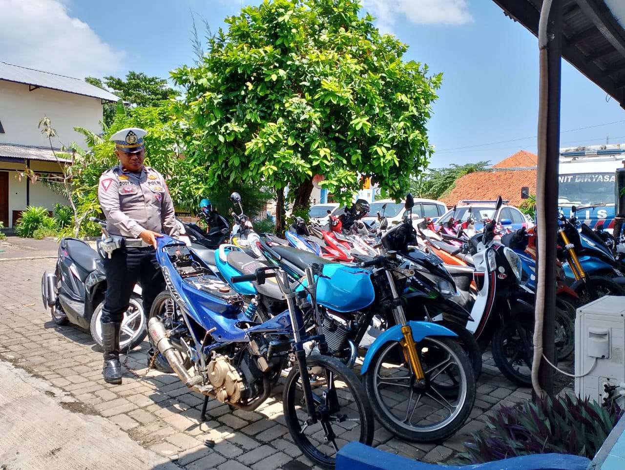 Ratusan Kendaraan Yang Disita Satlantas Polres Sampang.