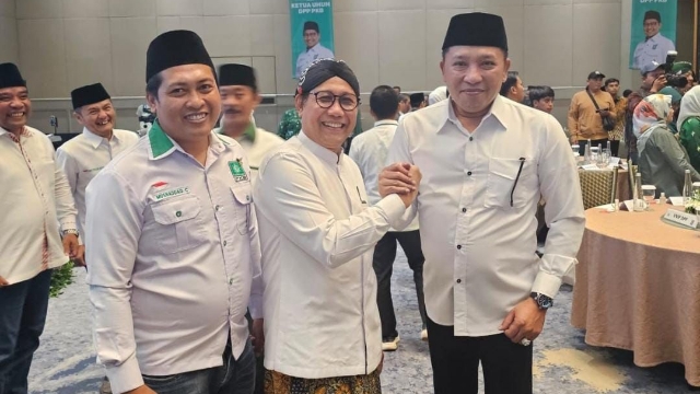 H. Slamet Junaidi Bersama Ketua Dpw Pkb Jatim H. Halim Iskandar Dan Ketua Dpc Pkb Jatim H. Mushaddaq Chalili.