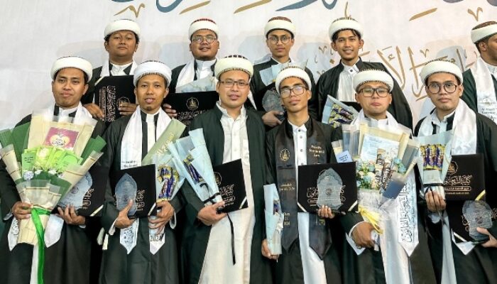 13 Pelajar Madura Berhasil Lulus Di Kampus Al Ahgaff Tarim Yaman