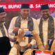 Aba Idi Dan Ra Mahfud Saat Menerima Rekomendasi Dari Partai Gerindra. (Dok. Istimewa)