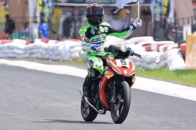 Murobbil Vitony Saat Finish Di Urutan Pertama Di Kelas 150 Cc.