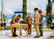 Bupati Sampang saat memimpin upacara pembukaan TMMD ke-124 di Halaman Pendapa Trunojoyo