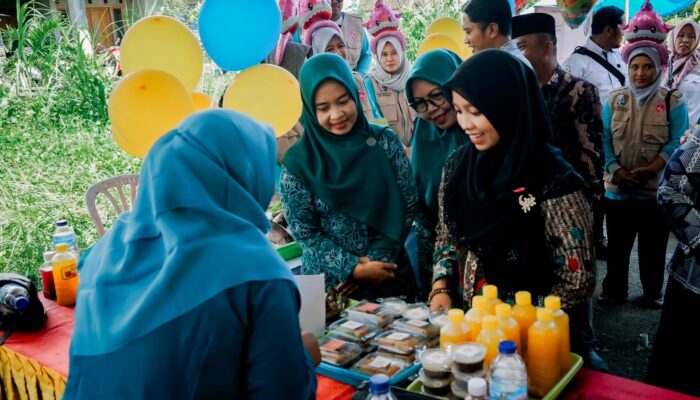 Kampanye Makan Ikan di Sampang, Sariroh Mahfudz: Lawan Stunting, Wujudkan Generasi Sehat