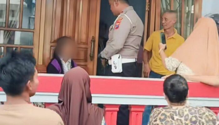 Terduga Maling Perempuan Ditangkap Warga dan Polisi di Jalan Pahlawan Sampang