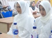 Suasana prosesi pembacaan syahadat Anggita Ayu Junia Sari dan Agustin Soelistiyorini