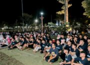 Siswa SMK Negeri 1 Sampang saat nobar video perpisahan di videotron Alun-alun Trunojoyo