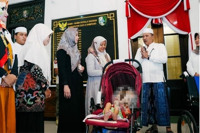 Bupati Sampang H. Slamet Junaidi saat menerima anak disabilitas di Pendopo Trunojoyo, Jum'at (30/05/2025).