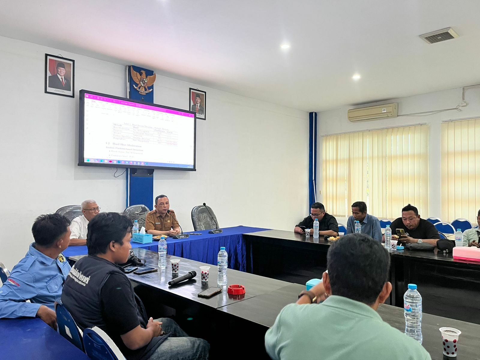 Kepala Dinas Kominfo Sampang saat merilis hasil analisis teknis video hoaks Bupati Sampang