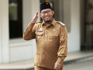 Peringati Bulan Bung Karno, Bupati Sumenep Wajibkan ASN Laki-Laki Kenakan Peci Hitam Selama Juni