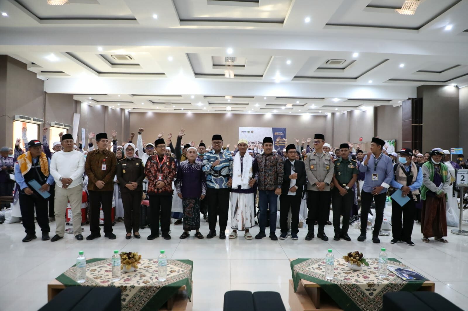 Wakil Bupati Sampang sambut kedatangan jemaah haji asal Sampang di Asrama Sukolilo Surabaya
