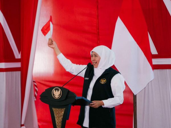 Khofifah Dorong Warga Sampang Naik Kelas Lewat Bantuan Sosial
