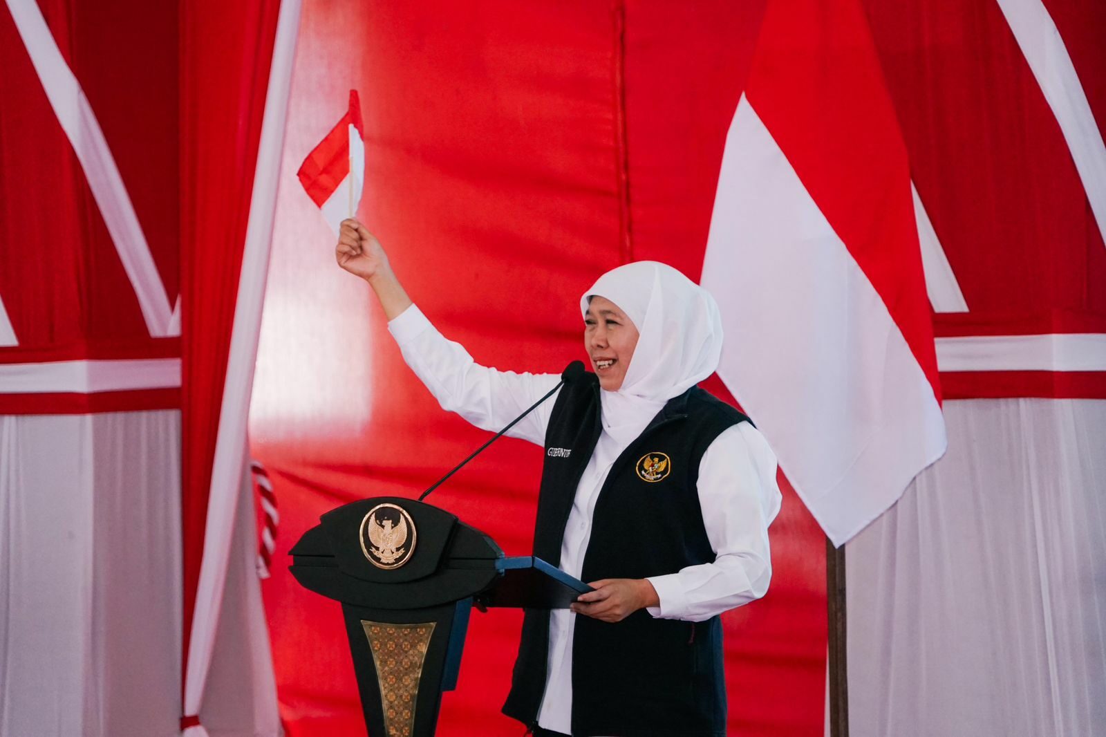 Khofifah Dorong Warga Sampang Naik Kelas Lewat Bantuan Sosial