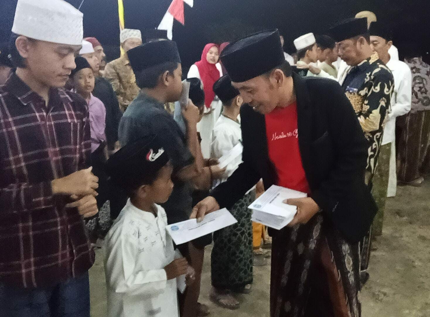 Moh Husin Tomas Pangarengan Santuni Anak Yatim
